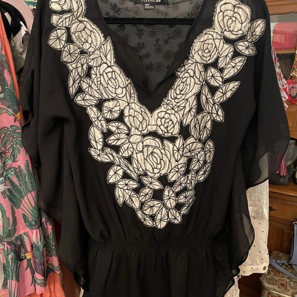 Forever 21 Y2K Boho Top Embroidered Black & White Drop Shoulder Sz M - Picture 10 of 10